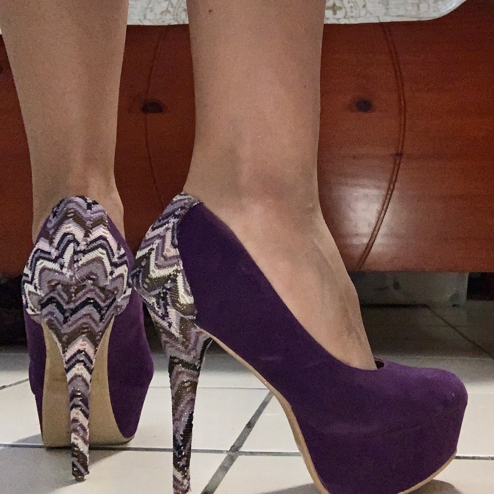 Liliana Bella purple platform pumps w/ heel decor